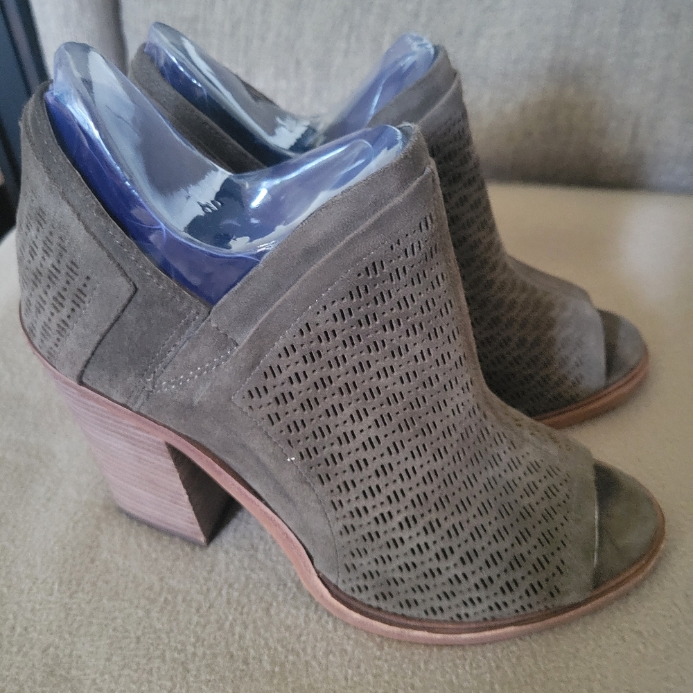 Vince Camuto Karini